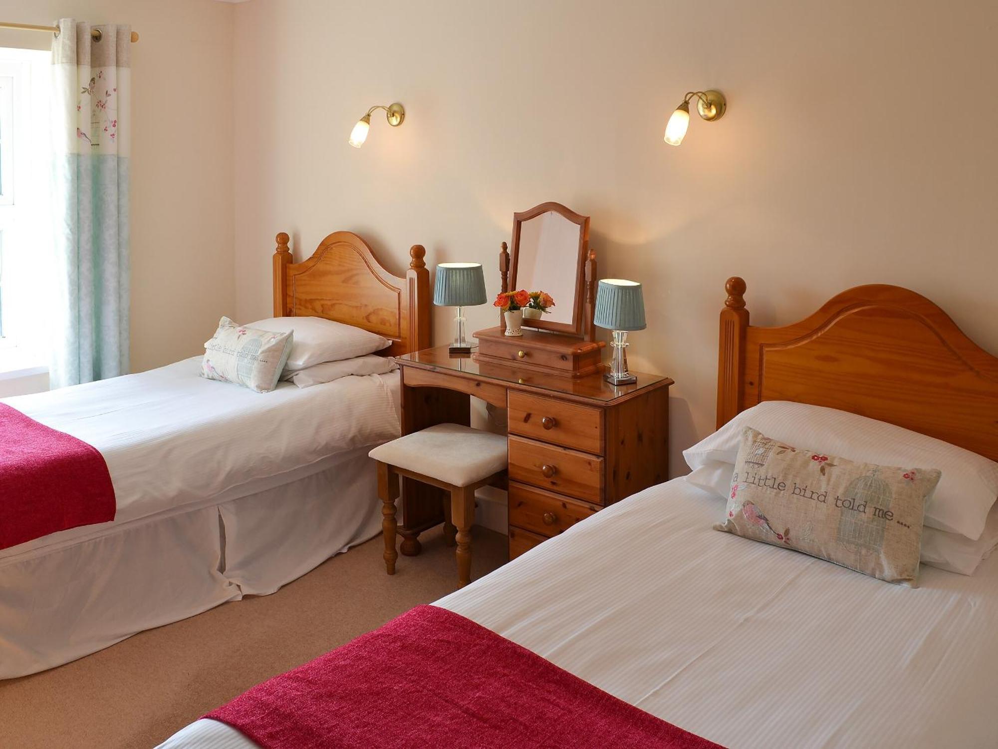 Meadow Cottage - 26912 Saint Issey 外观 照片